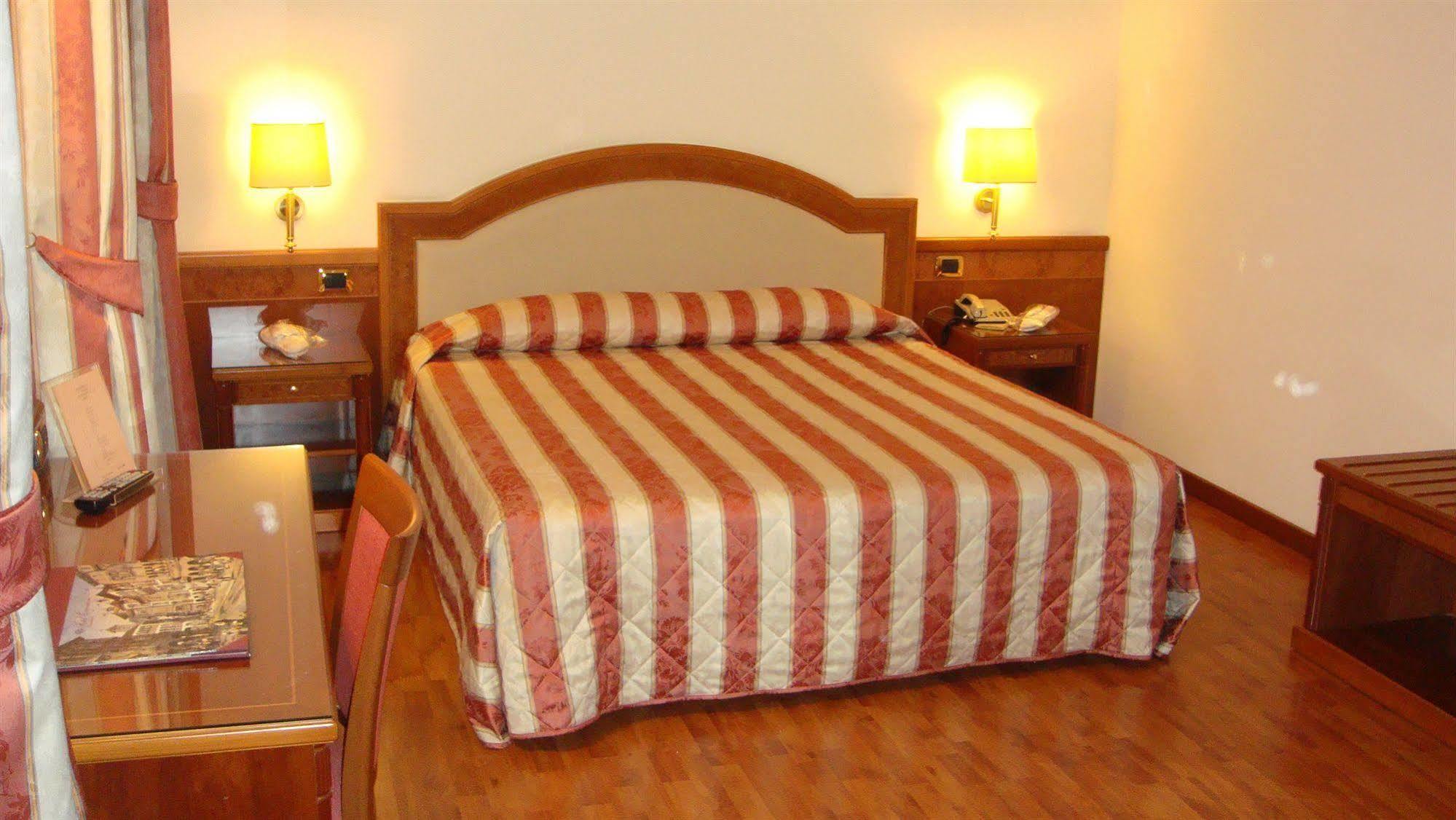 Albergo Corona Domodossola Ngoại thất bức ảnh