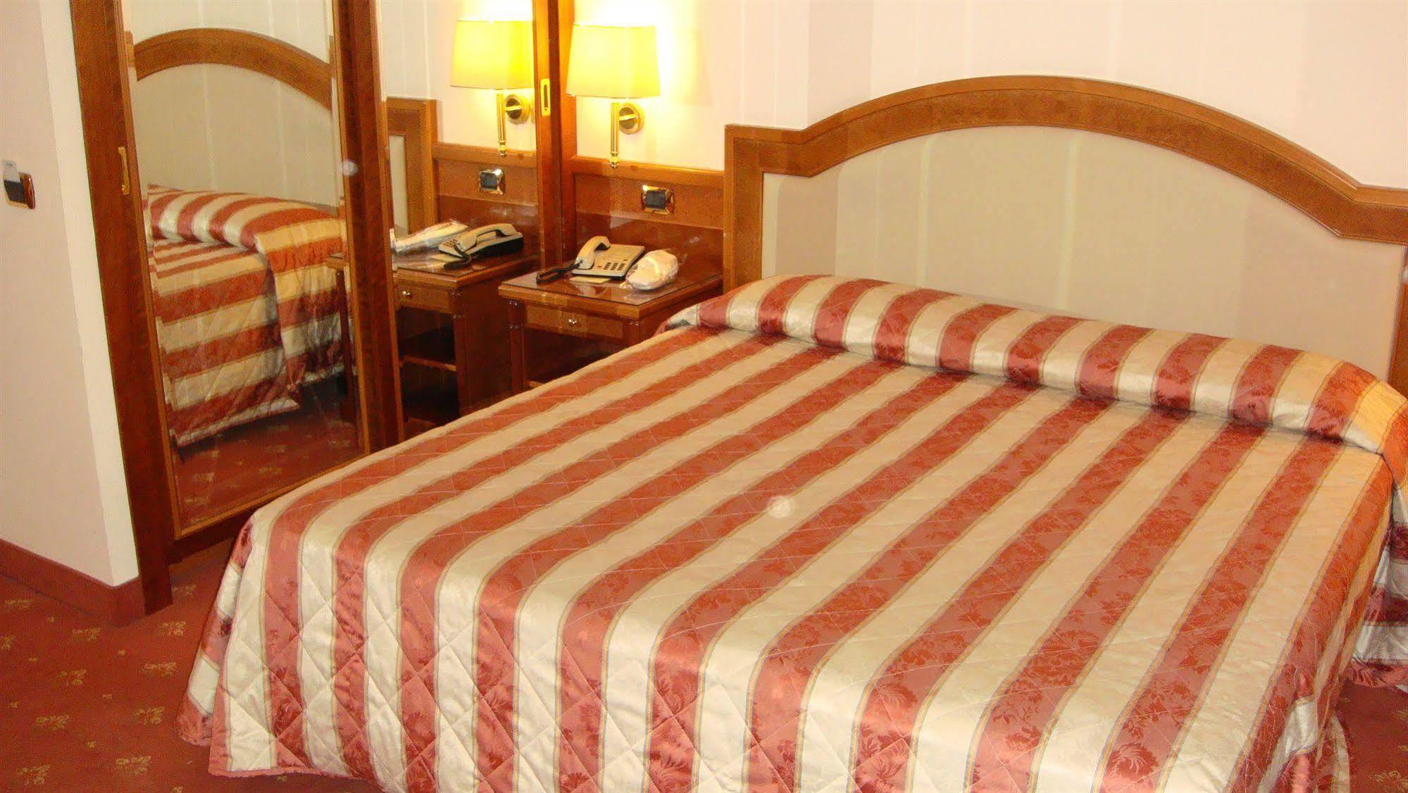 Albergo Corona Domodossola Ngoại thất bức ảnh