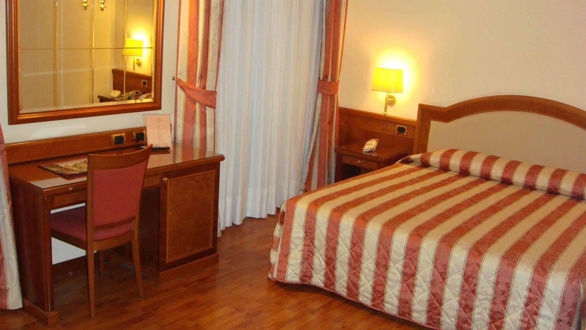 Albergo Corona Domodossola Ngoại thất bức ảnh